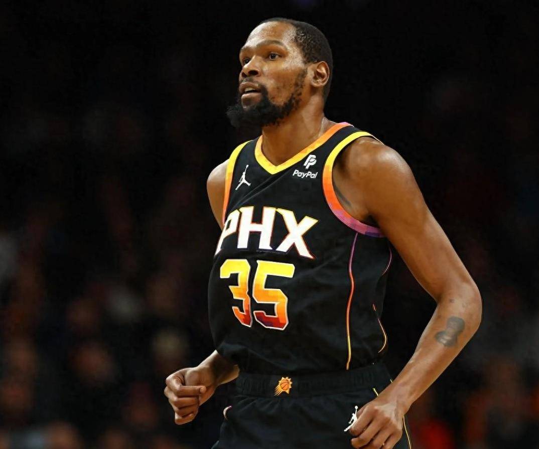 关于杜兰特回归赛场，比分优势明显首场状态亮眼，中国队观众沸腾！的信息